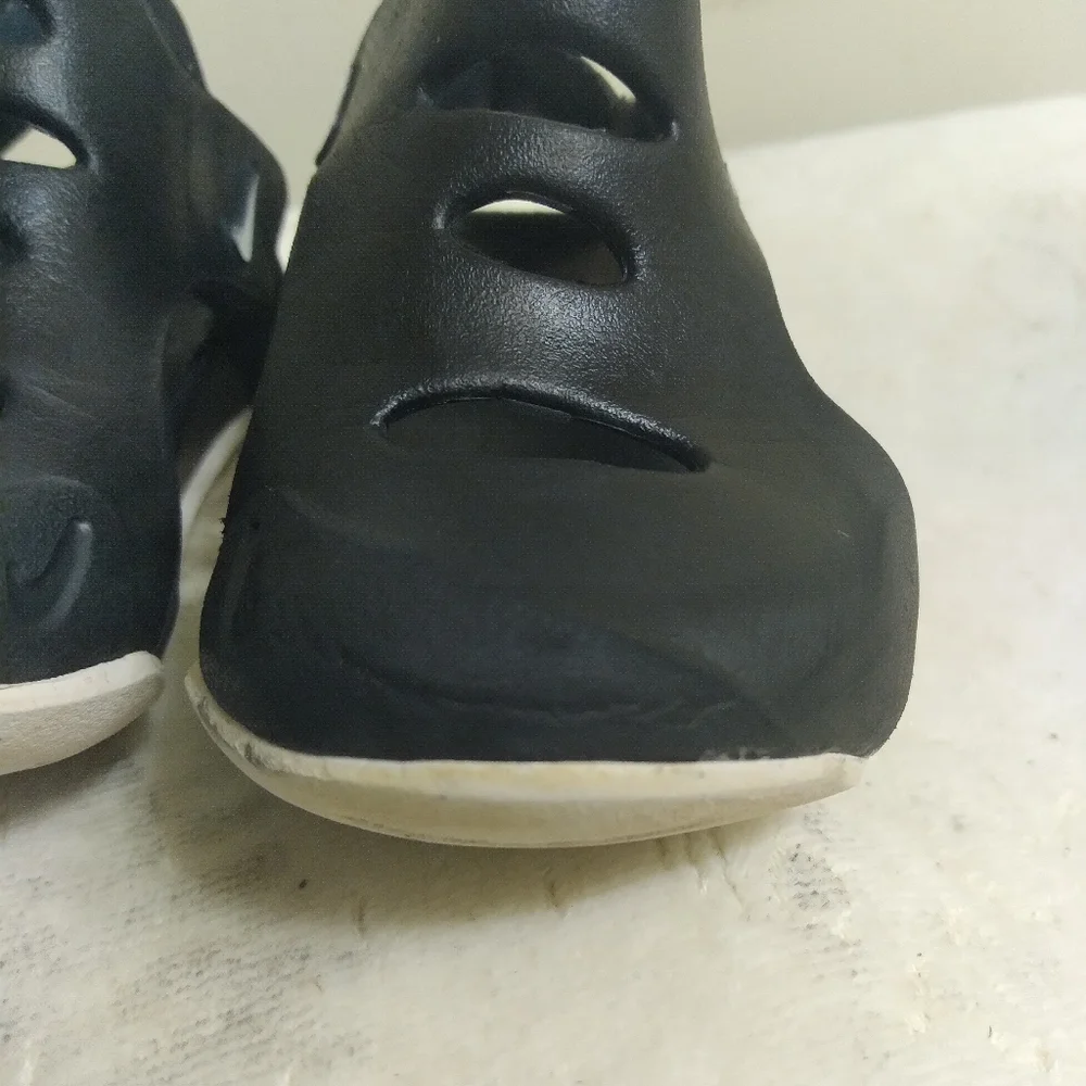 KIDS Nike Black Sandals Cutout Design Size 0, 5 Inches Inside FIRST TIME WALKING